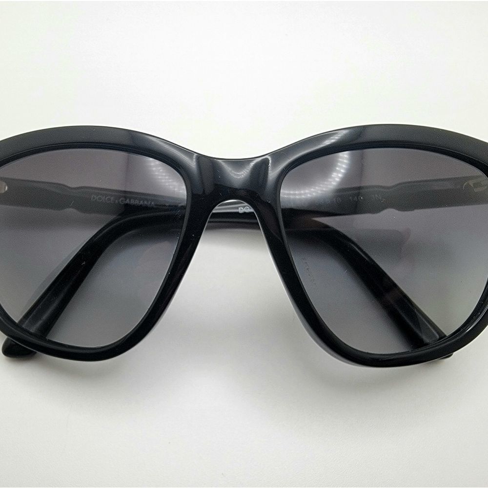 LIKE NEW Dolce & Gabbana black sunglasses